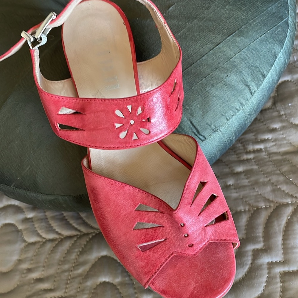 Women’s Fidji Orange Leather Straped Sandals. Size 38 1/2 - Picture 2 of 7